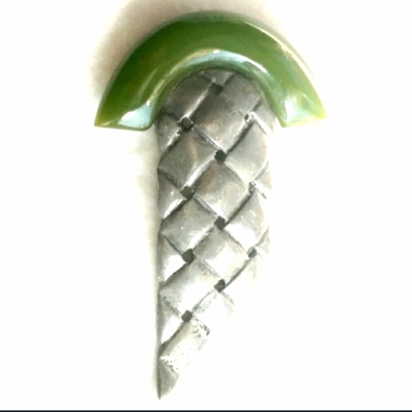 Art Deco Vintage Bakelite Dress/Fur Clip - Picture 4 of 4